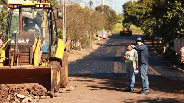 Bairro Julieta Bueno recebe melhorias com reperfilamento asfáltico