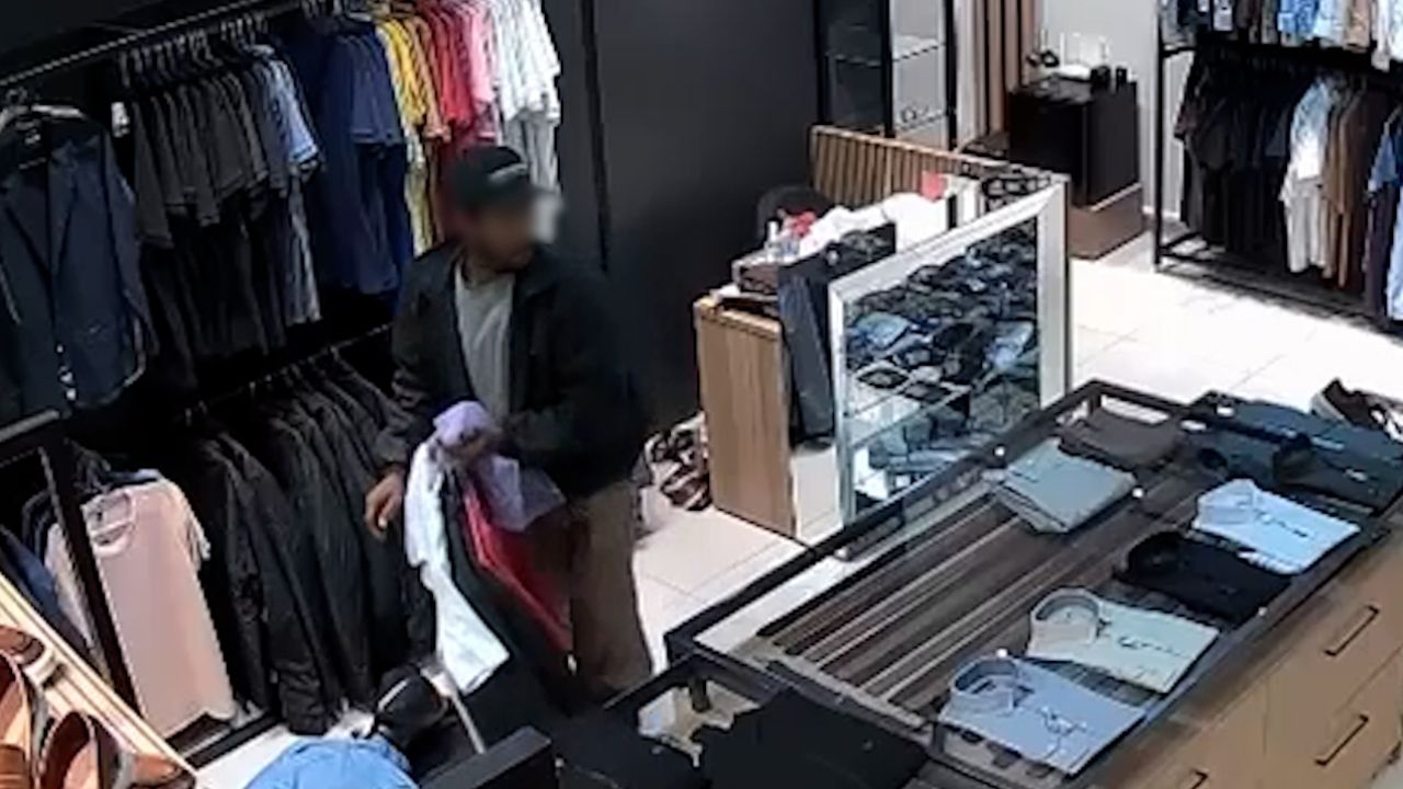 Ladrão é flagrado por câmera após invadir loja de roupas e furtar produtos em Cascavel