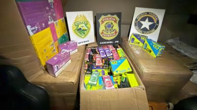 Imagem referente a notícia: BPFRON e Polícia Federal apreendem 4,2 mil cigarros eletrônicos contrabandeados na BR-277 em Cascavel