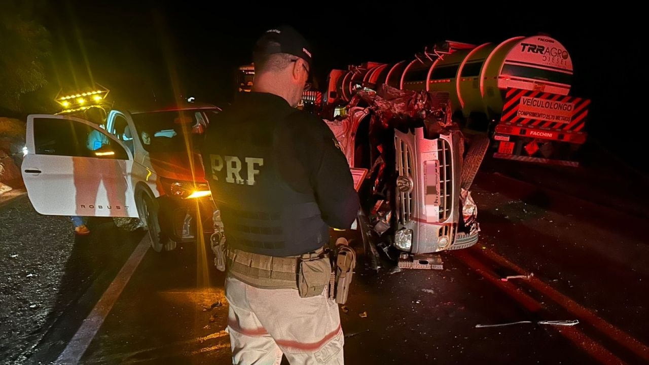 Ultrapassagem em local proibido termina em tragédia e deixa três mortos na BR-376, em Guairaçá