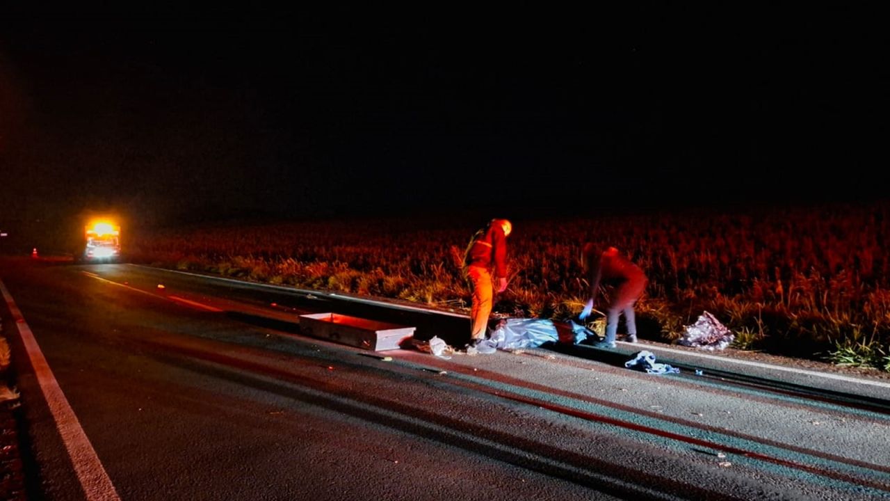 Mulher é encontrada morta na PR-317 e polícia investiga possível atropelamento com fuga em São José das Palmeiras