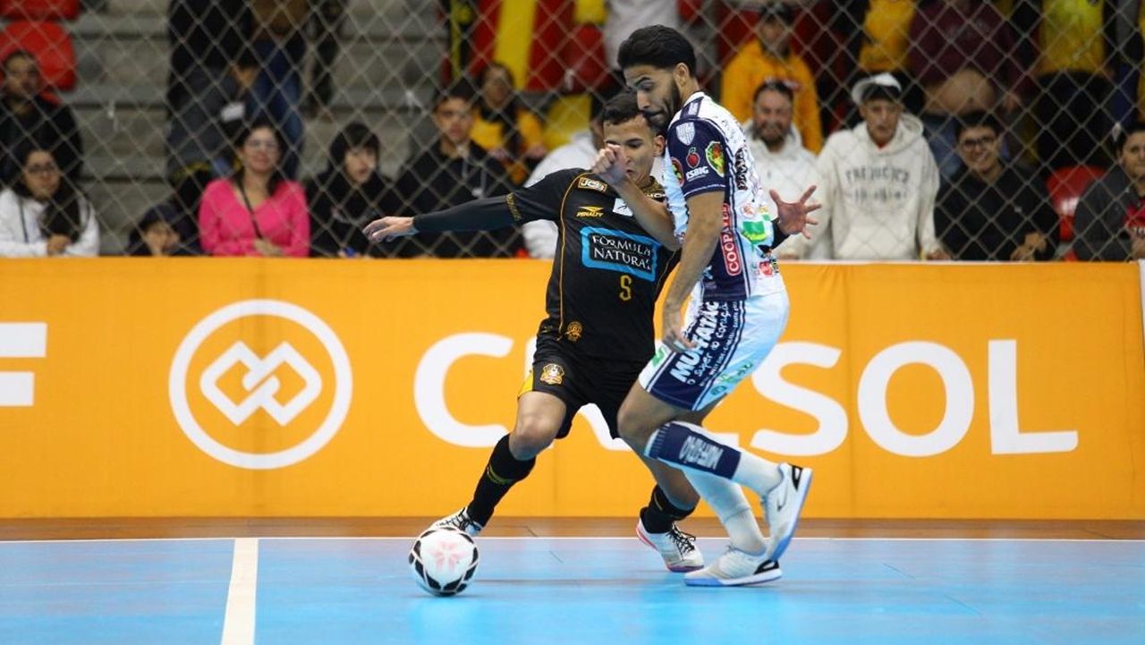 Imagem referente a notícia: Cascavel Futsal busca virada nos segundos finais e vence o Sorocaba pela Liga Nacional de Futsal