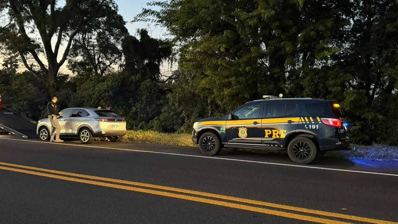 PRF apreende mais de 400 kg de maconha após perseguição e fuga de motorista na PR-323 em Perobal