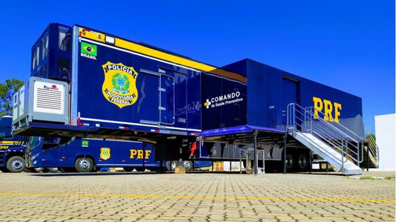 Carreta da Saúde da PRF leva atendimento gratuito a motoristas em Cascavel