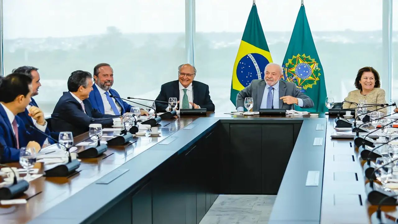 Governo Federal prevê aumento de etanol na gasolina de 30% para até 32%