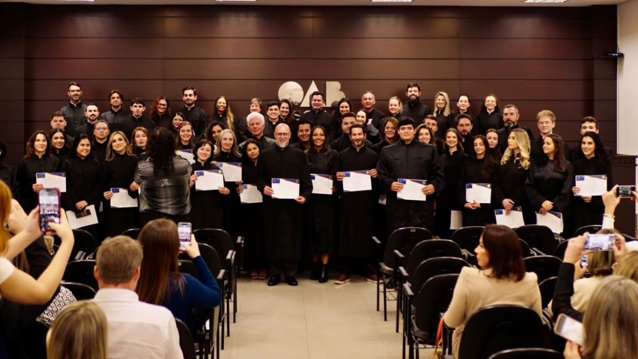 Juramento em Cascavel marca o início da carreira de mais 40 advogados do Paraná