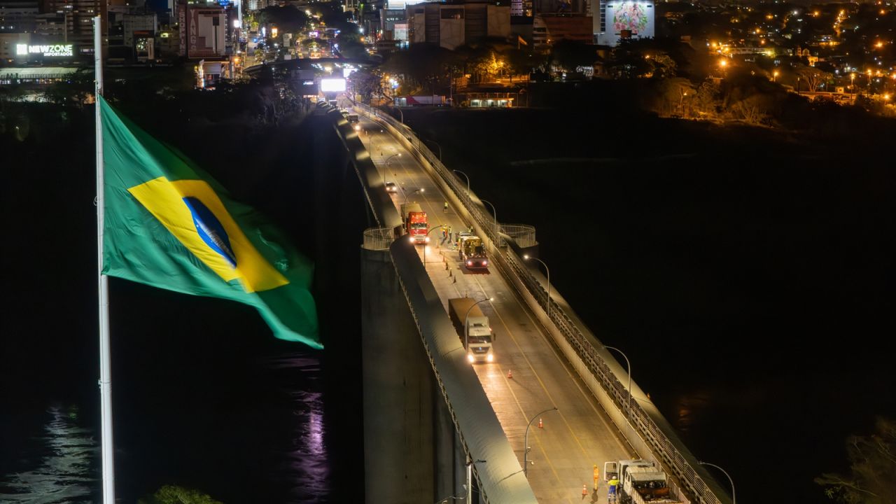 EPR Iguaçu programa operação noturna para reparos no pavimento e melhorias na iluminação da Ponte da Amizade