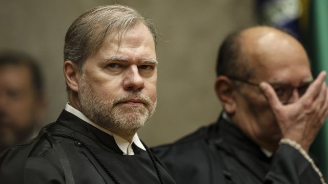 Dias Toffoli toma posse no TSE e diz que Justiça não decide eleição