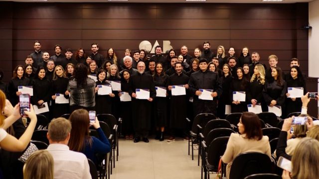 Juramento em Cascavel marca o início da carreira de mais 40 advogados do Paraná