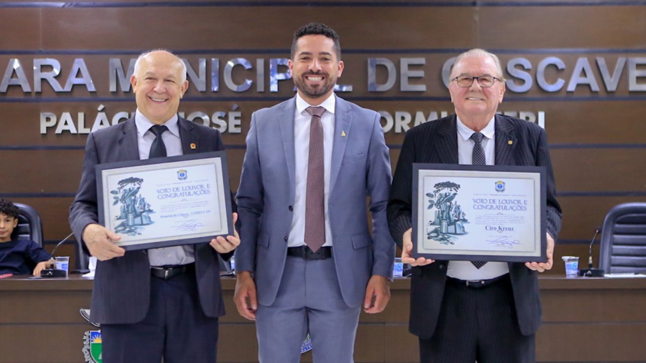 Câmara de Cascavel homenageia Uopeccan pelos 35 anos e reconhece atuação voluntária de Ciro Kreuz
