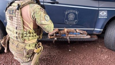 Imagem referente à notícia: Pai e filha são presos pela PRF com 12,2 kg de cocaína escondidos em carro em Formosa do Oeste