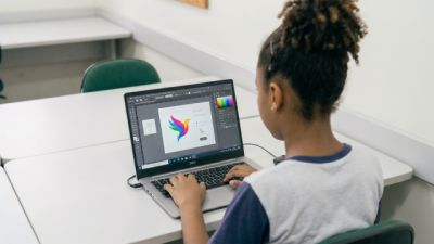 Imagem referente a notícia: Curso gratuito de design gráfico abre vagas para jovens de 14 a 19 anos em Cascavel