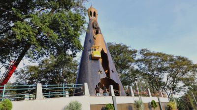 Imagem referente à notícia: Itaipulândia realiza limpeza e conservação no Monumento de Nossa Senhora Aparecida