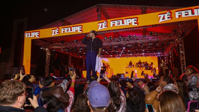 Abertura da 46ª Fartal reúne milhares de pessoas e show de Zé Felipe marca início da festa dos 112 anos de Foz do Iguaçu