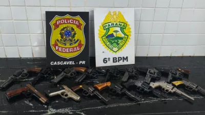 PM e PF prendem duas mulheres com 15 armas escondidas no corpo em ônibus em Cascavel