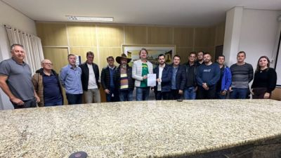 Imagem referente à notícia: Deputado Zeca Dirceu entrega R$ 400 mil para reforçar a saúde de Itaipulândia