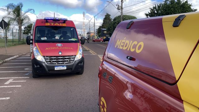 Mulher fica inconsciente após cair de moto elétrica em Avenida das Pombas no Bairro Floresta em Cascavel