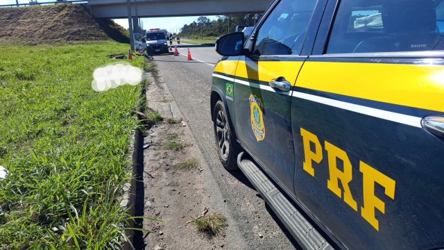 Ciclista morre em acidente envolvendo carreta e outros três veículos na BR-476, em Araucária
