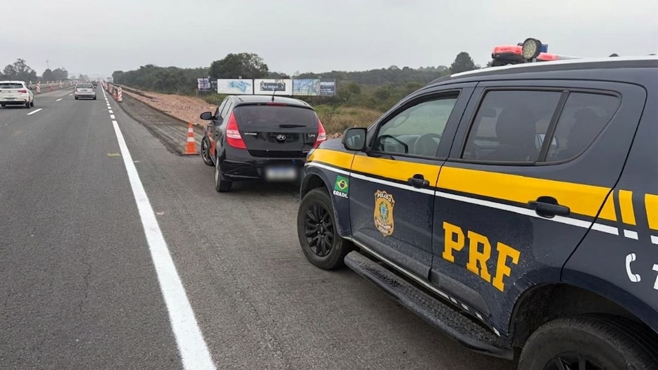PRF apreende carro com mais de R$ 20 mil em multas acumuladas desde 2018 na BR-277, no Paraná