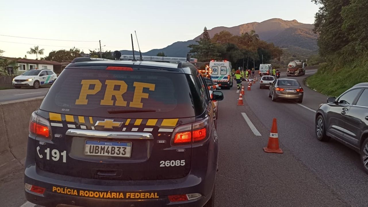Motociclista de 33 anos morre após perder controle da moto e bater em mureta na BR-277, em Morretes