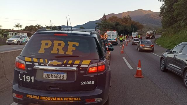 Motociclista de 33 anos morre após perder controle da moto e bater em mureta na BR-277, em Morretes