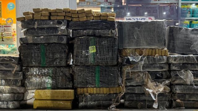 Perseguição termina com apreensão de quase 700 kg de maconha entre Paraná e Santa Catarina