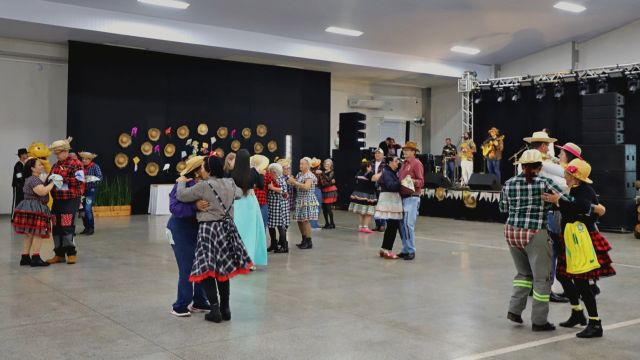 2º Arraiá Cultural reúne famílias em Itaipulândia e celebra tradições juninas no Centro de Eventos
