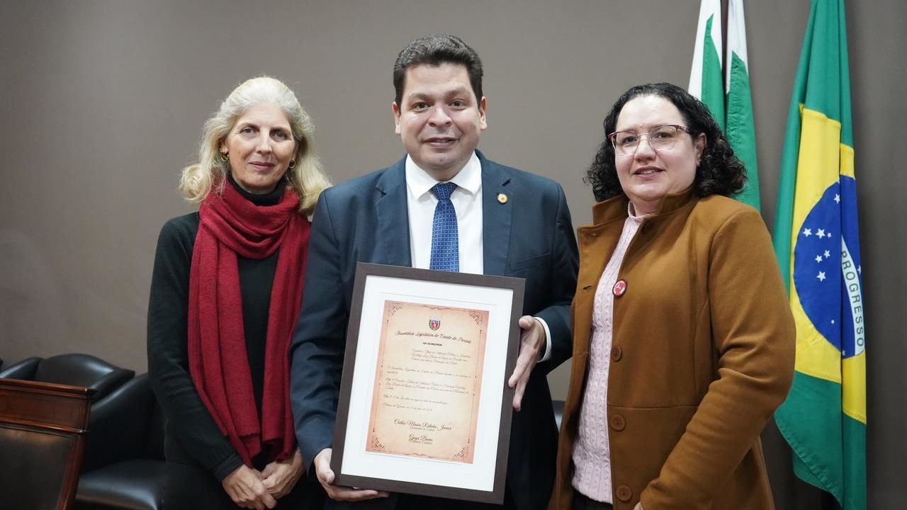 Gugu Bueno entrega Título de Utilidade Pública à Fundação Waldyr Becker, de Toledo