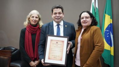 Imagem referente à notícia: Gugu Bueno entrega Título de Utilidade Pública à Fundação Waldyr Becker, de Toledo