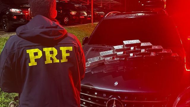 PRF apreende 16 quilos de crack em compartimento oculto de veículo paraguaio na BR-277, em Santa Terezinha de Itaipu