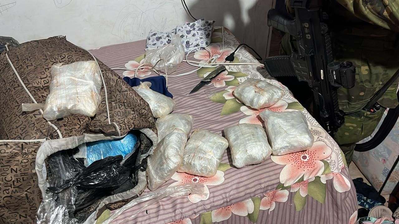 PF e PM apreendem haxixe marroquino e maconha tipo capulho avaliados como drogas de alto valor em Foz do Iguaçu