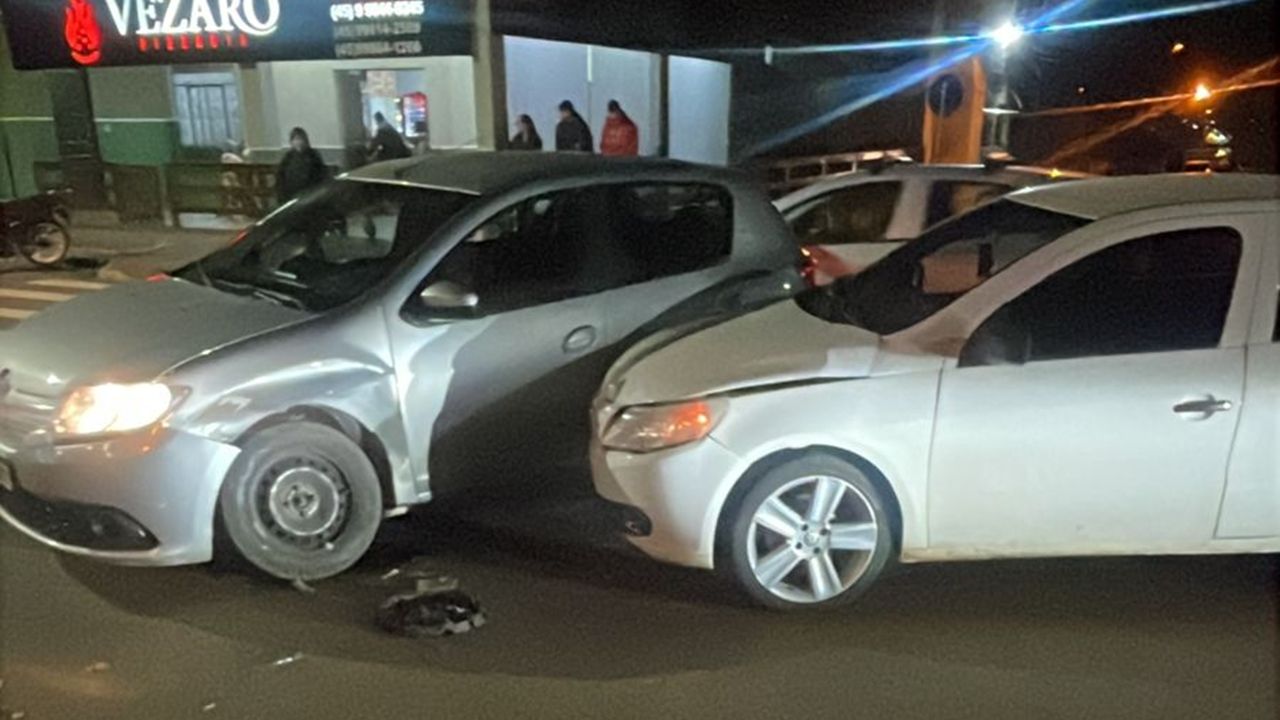 Motorista abandona carro após provocar acidente e veículo é apreendido no Bairro Interlagos