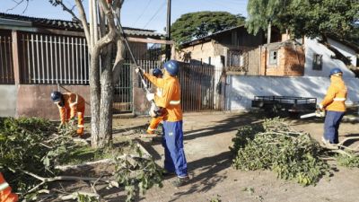 Imagem referente à notícia: Programa + Perto de Você leva força-tarefa ao bairro Cascavel Velho e aproxima serviços da população