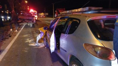 Imagem referente à notícia: Engavetamento na BR-373 deixa casal de idosos ferido em Ponta Grossa