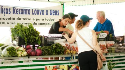 Imagem referente à notícia: Feira do Teatro é reconhecida como patrimônio cultural imaterial de Cascavel