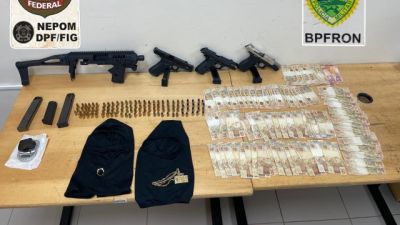 Imagem referente a notícia: BPFRON prende cinco pessoas e apreende armas, munições e drogas durante operação em Foz do Iguaçu