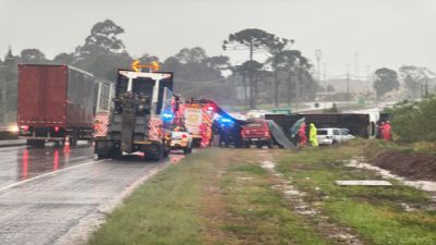 Imagem referente à notícia: Grave acidente entre ônibus e carro deixa 22 feridos e mobiliza força-tarefa na BR-277 em Cascavel