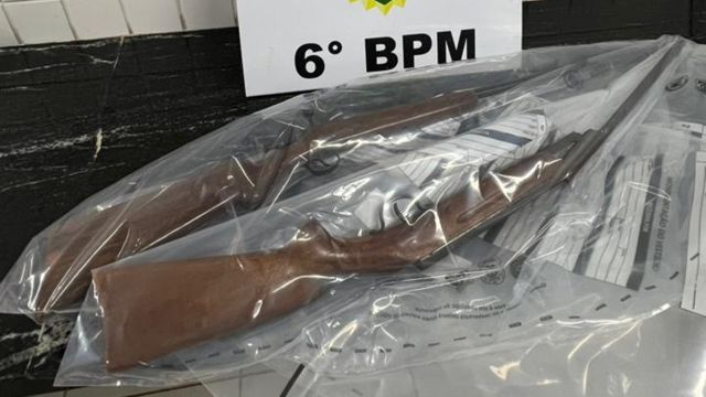 Durante patrulhamento na zona rural, PM apreende espingarda e arma de pressão abandonadas
