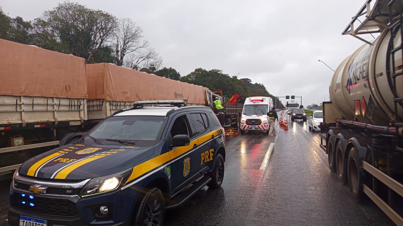 Acidente na BR-277 em São José dos Pinhais deixa jovem de 26 anos morto em colisão entre caminhões