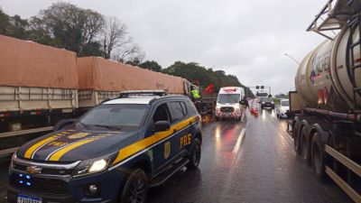 Imagem referente à notícia: Acidente na BR-277 em São José dos Pinhais deixa jovem de 26 anos morto em colisão entre caminhões