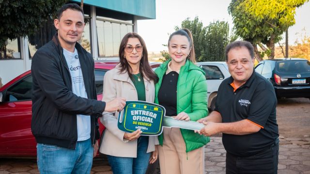 Quedas do Iguaçu recebe novos veículos para Saúde e caminhão com caçamba para Agricultura e Meio Ambiente