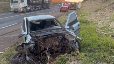 Imagem referente à notícia: Grave acidente na PRC-280 em Vitorino deixa ferido em estado grave após colisão entre dois carros e caminhão