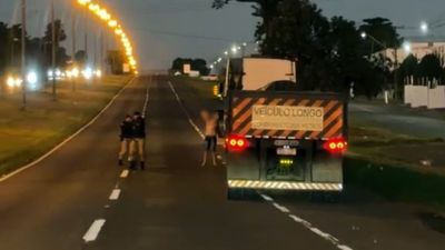 Imagem referente à notícia: Caminhoneiro recusa bafômetro após ser flagrado em zigue-zague na BR-369 em Cambé e tem veículo recolhido