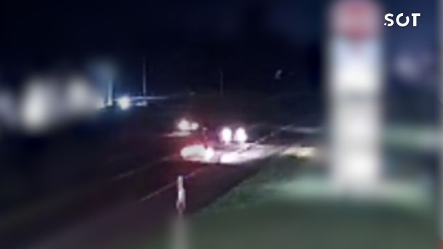 Câmeras de segurança registram forte colisão entre carros na BR-277 em Santa Tereza do Oeste