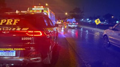Imagem referente à notícia: Mulher de 50 anos morre atropelada na BR-116 em Colombo; PRF confirma teste negativo de álcool no motorista