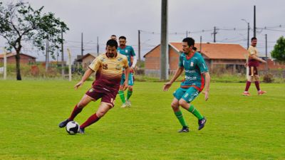 Imagem referente a notícia: Caramuru empata com Tupãssi em duelo equilibrado pela Oeste Cup Master 40+ em Itaipulândia