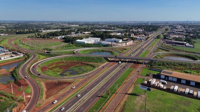 Perimetral Leste passa a ser rota obrigatória para caminhões na fronteira e muda tráfego em Foz do Iguaçu
