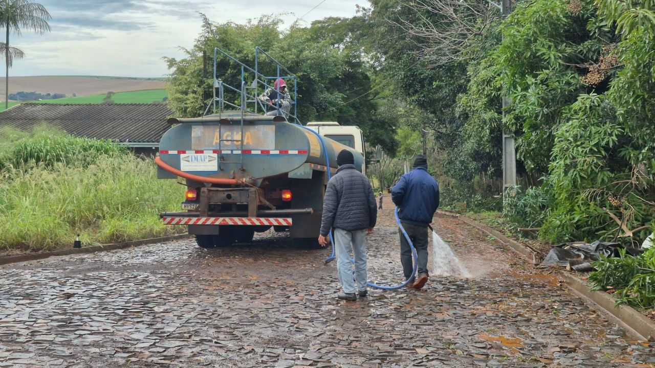 Tem asfalto chegando em Braganey: cidade inicia preparação das ruas para pavimentação total
