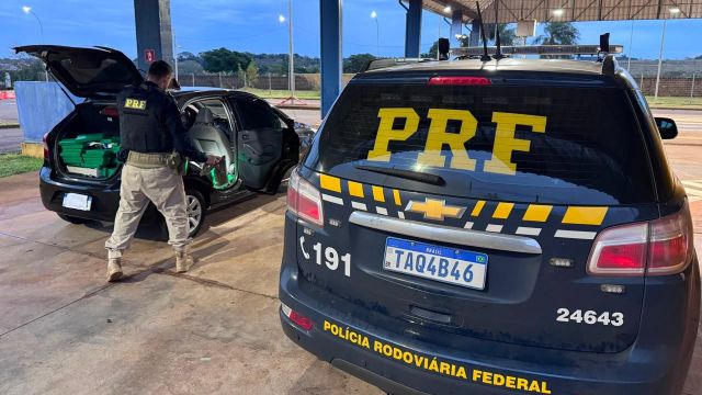 Ações da PRF na região Oeste do Paraná resultam na apreensão de quase 1,3 tonelada de drogas e na recuperação de veículos adulterados