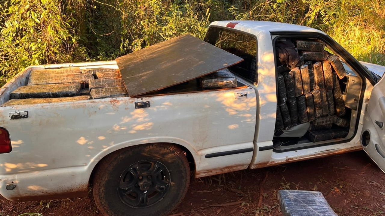 PF e PM apreendem mais de 1,1 tonelada de maconha em Santa Helena após fuga de suspeitos para mata